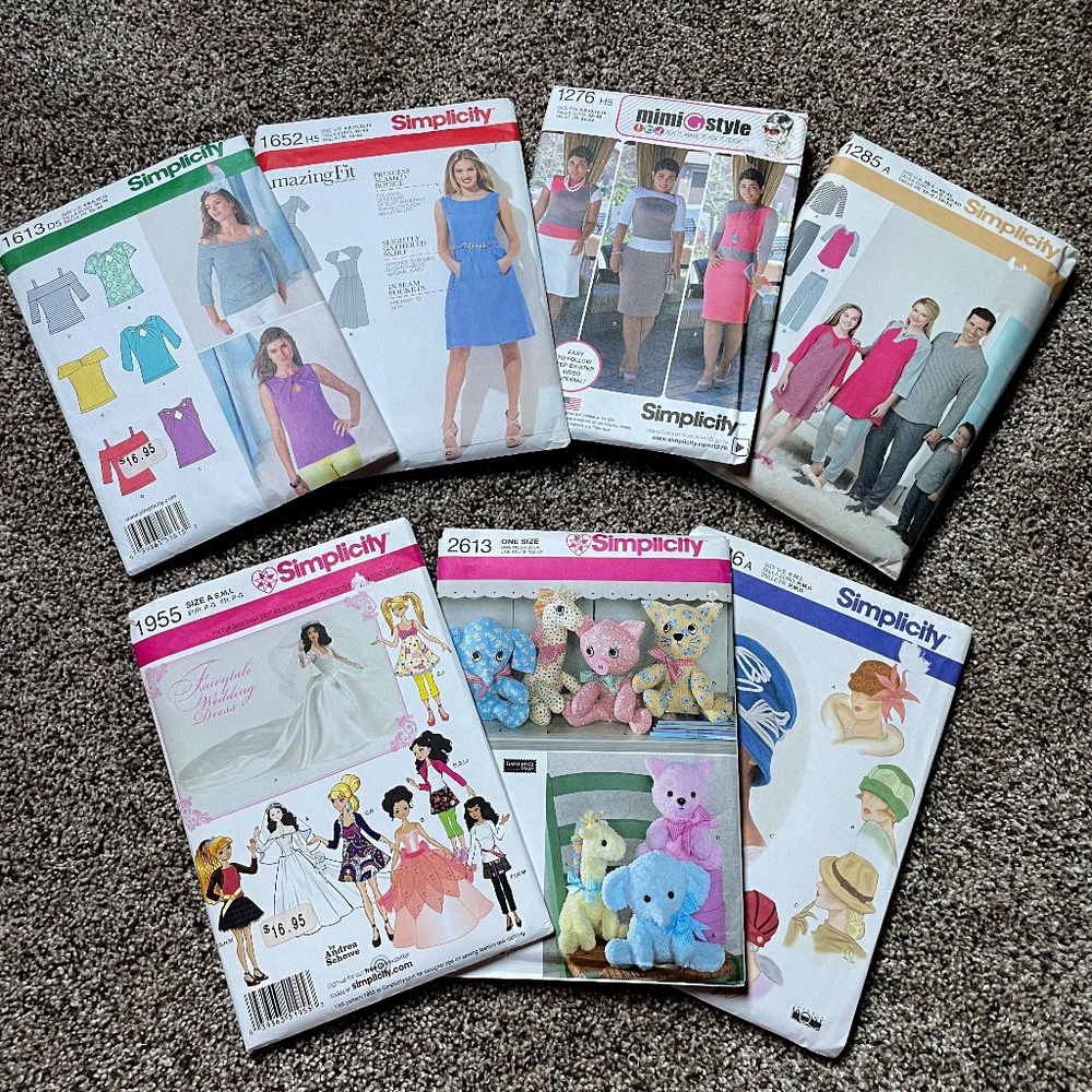 Lot of New Simplicity Sewing Patters